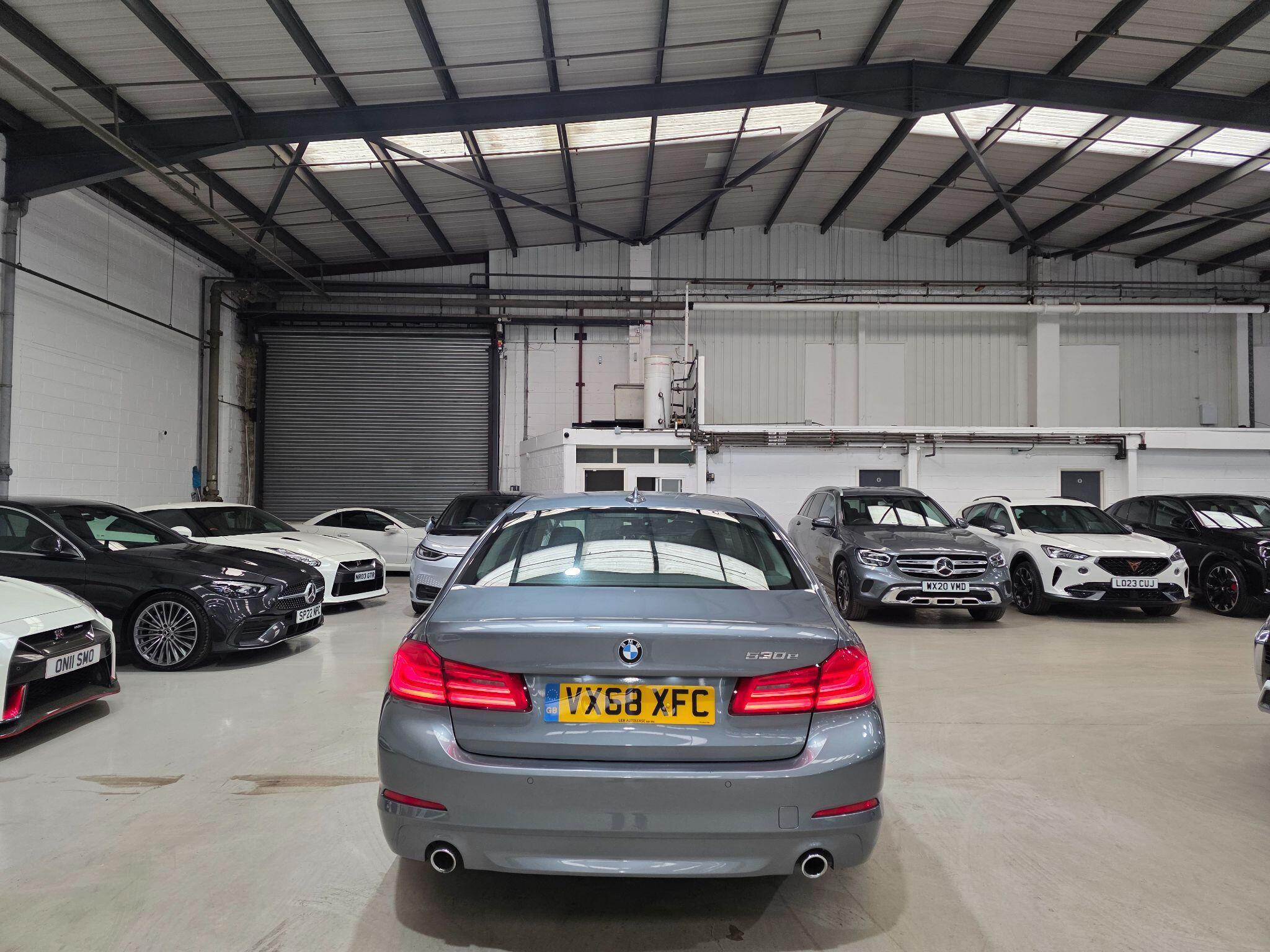 BMW 5 Series view 4
