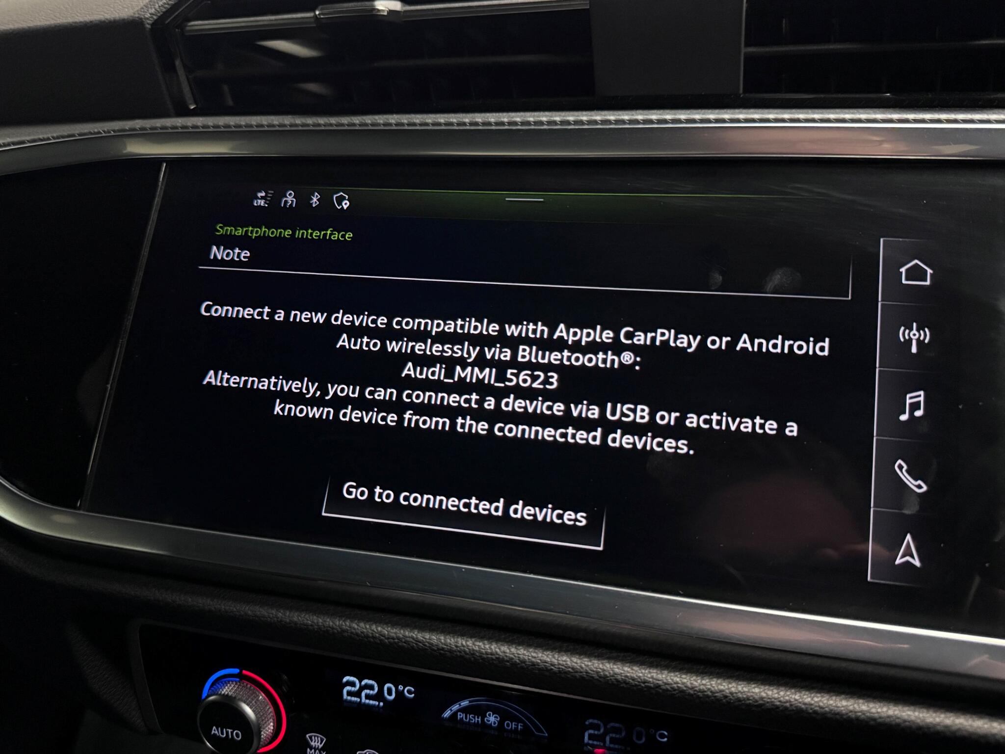 Audi Q3 view 11
