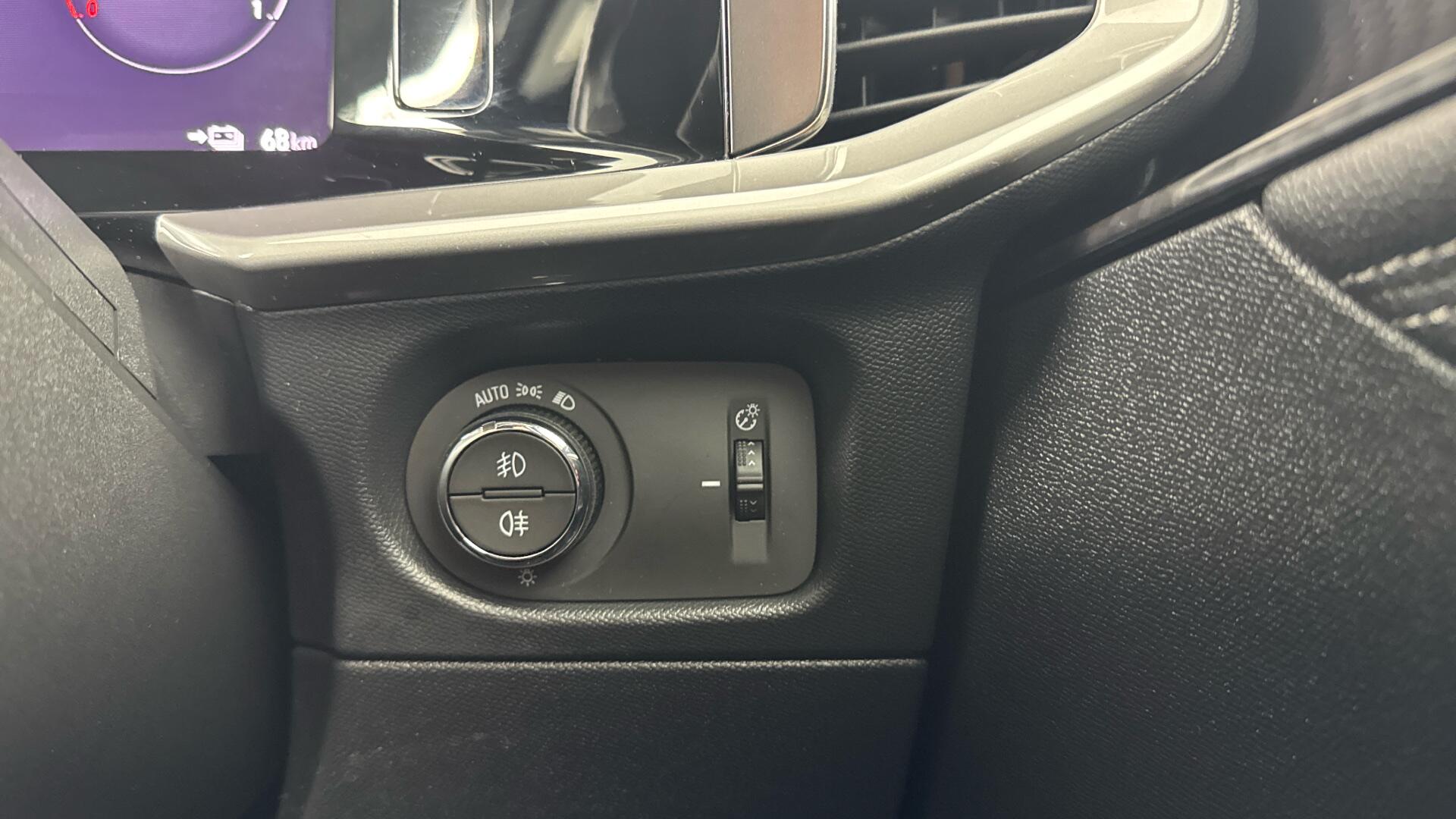 Vauxhall Mokka Electric view 46