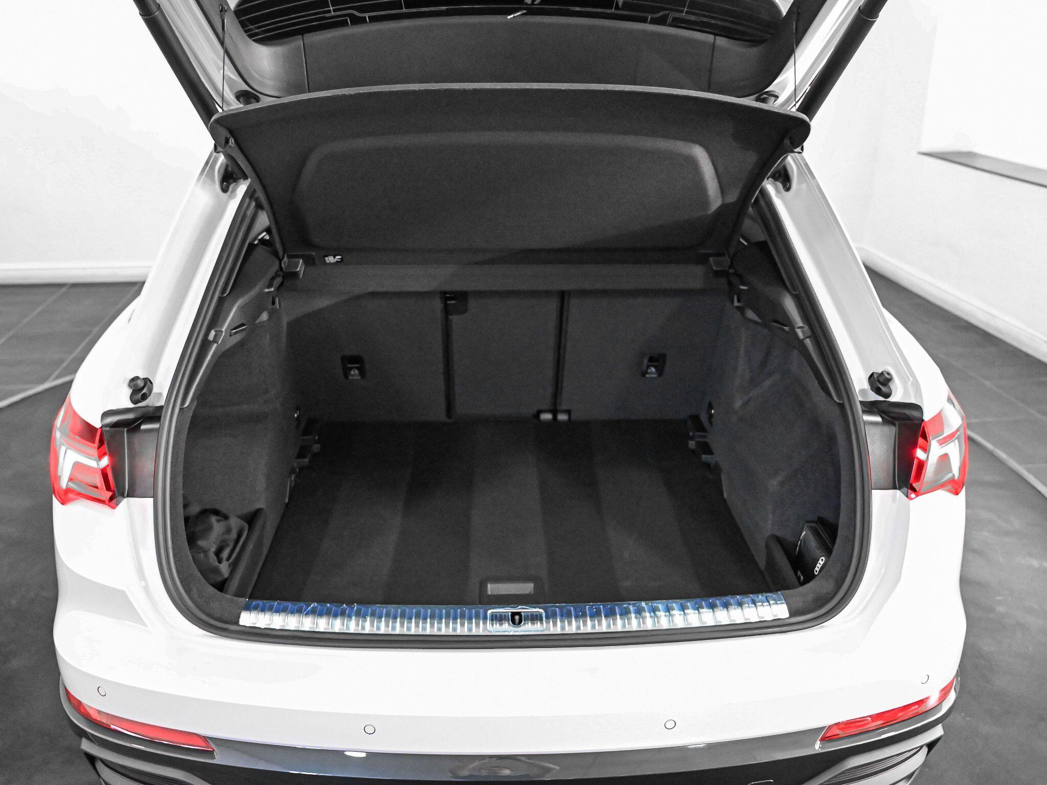 Audi Q3 view 35