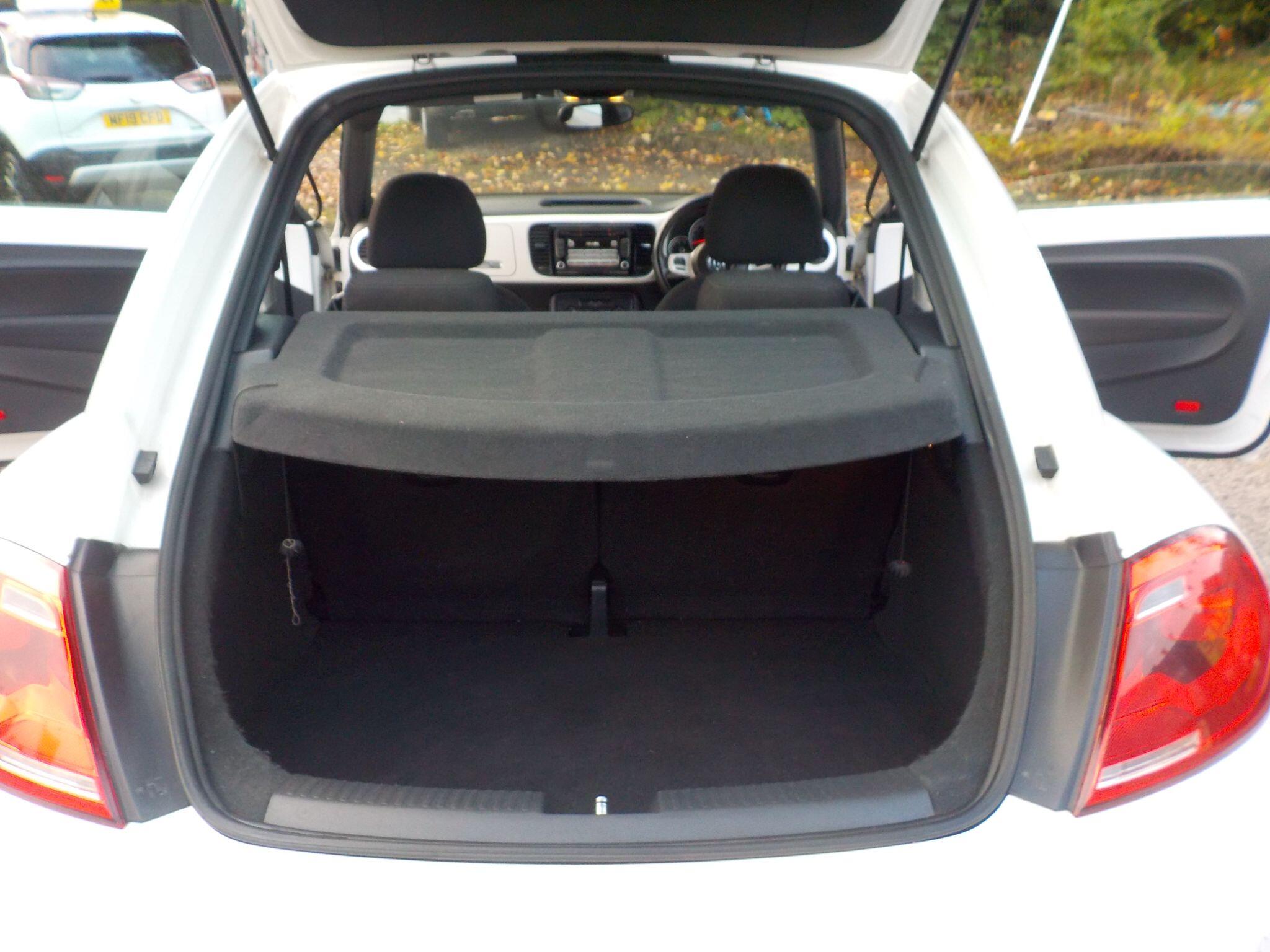 Volkswagen Beetle 1.6 TDI BlueMotion Tech Design Euro 5 (s/s) 3dr