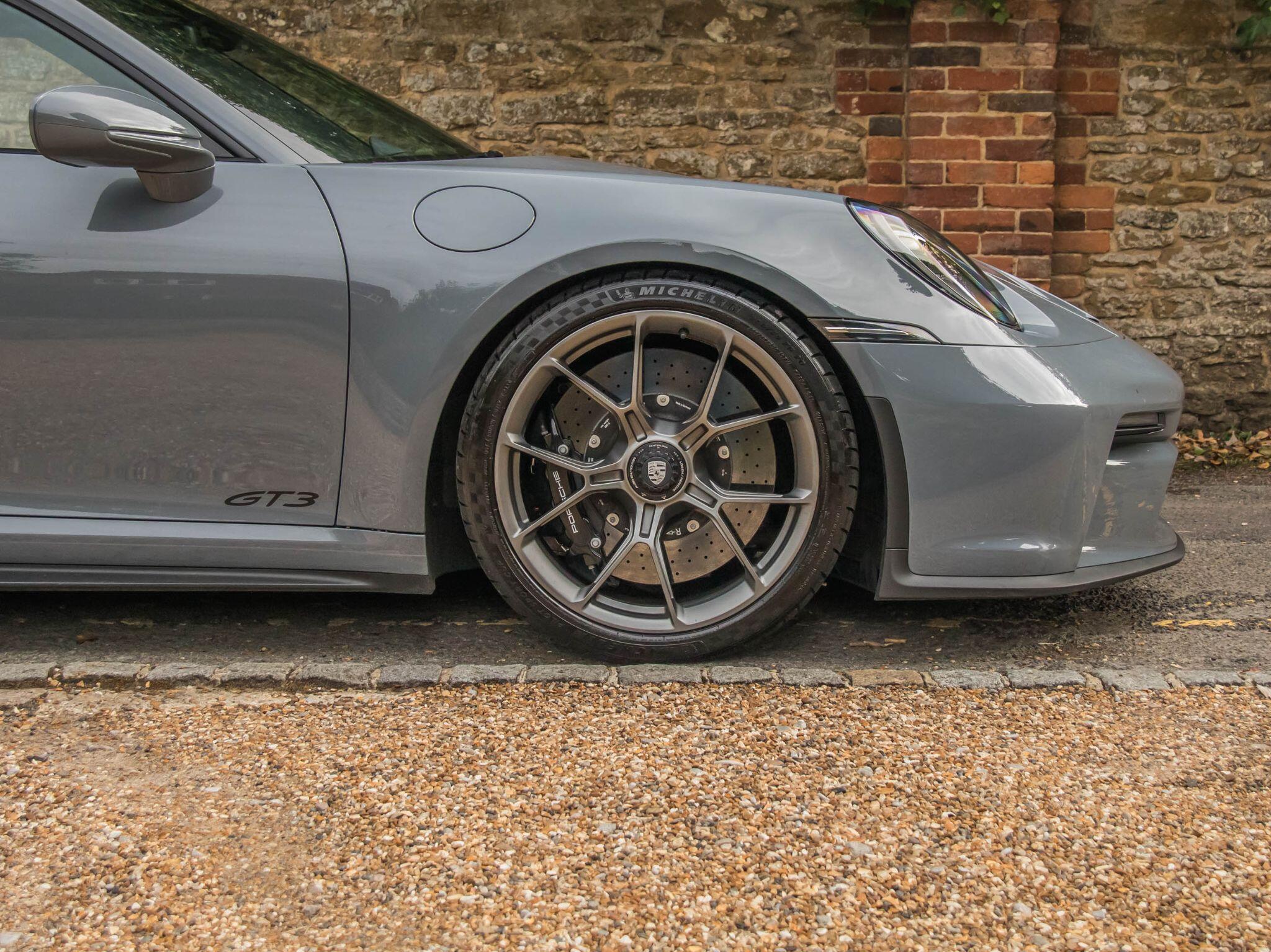Porsche 911 view 16