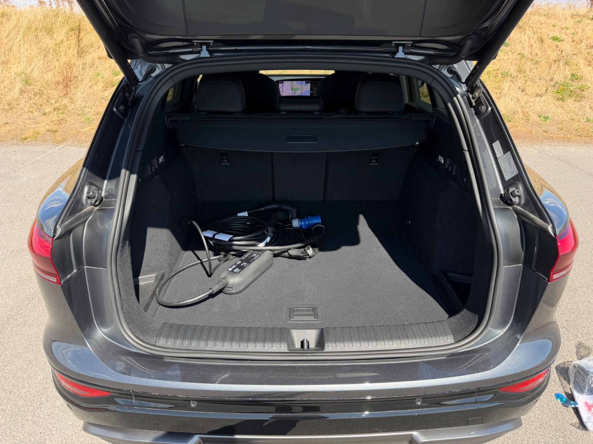 Audi E-Tron view 26