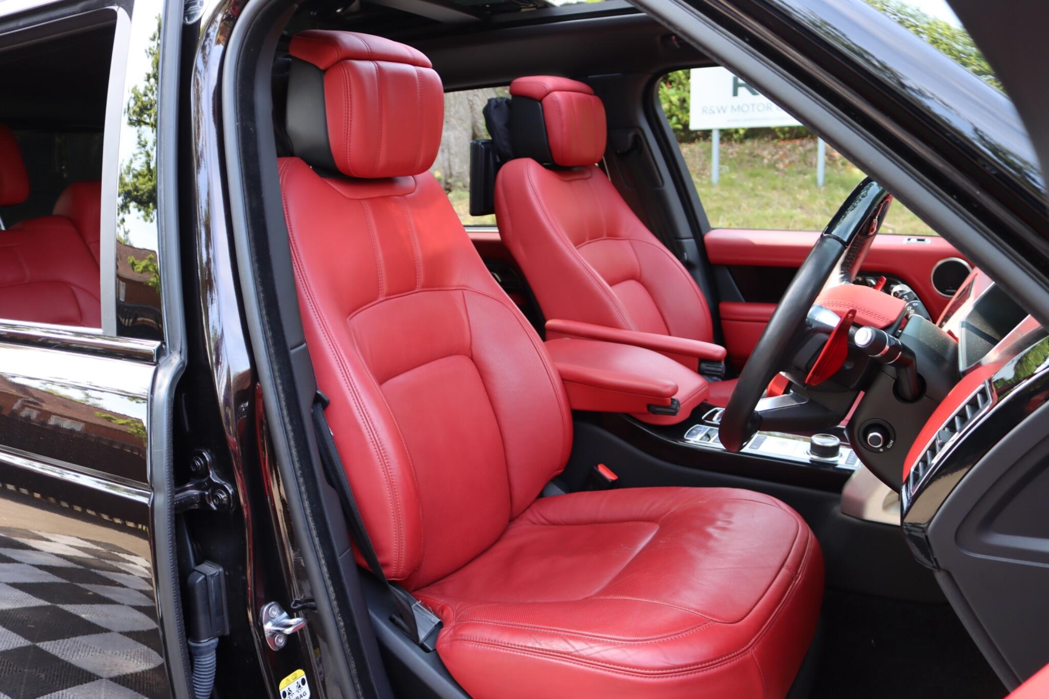 Land Rover Range Rover view 3