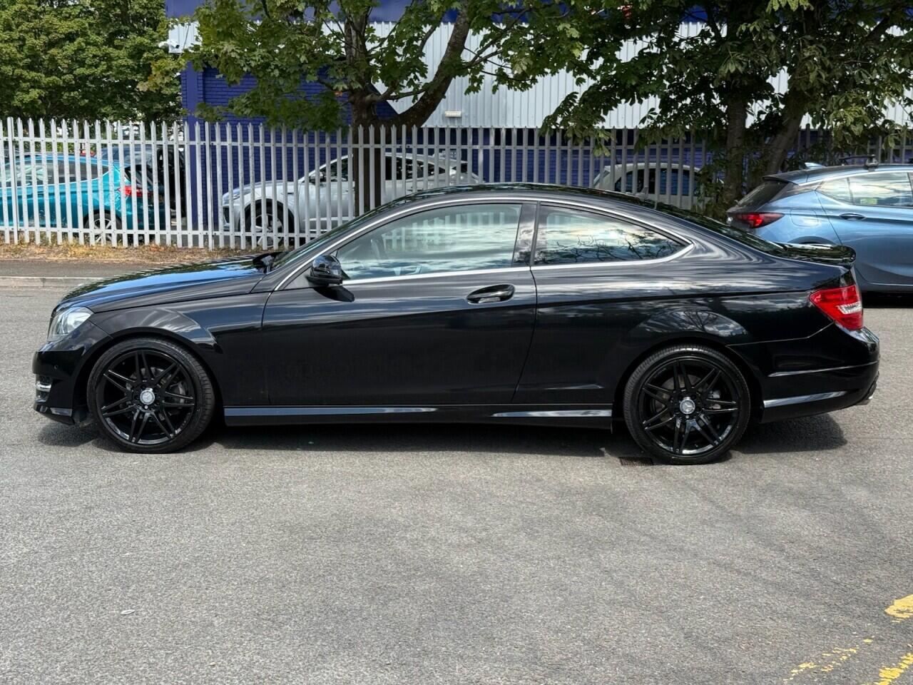 Mercedes-Benz C Class view 4