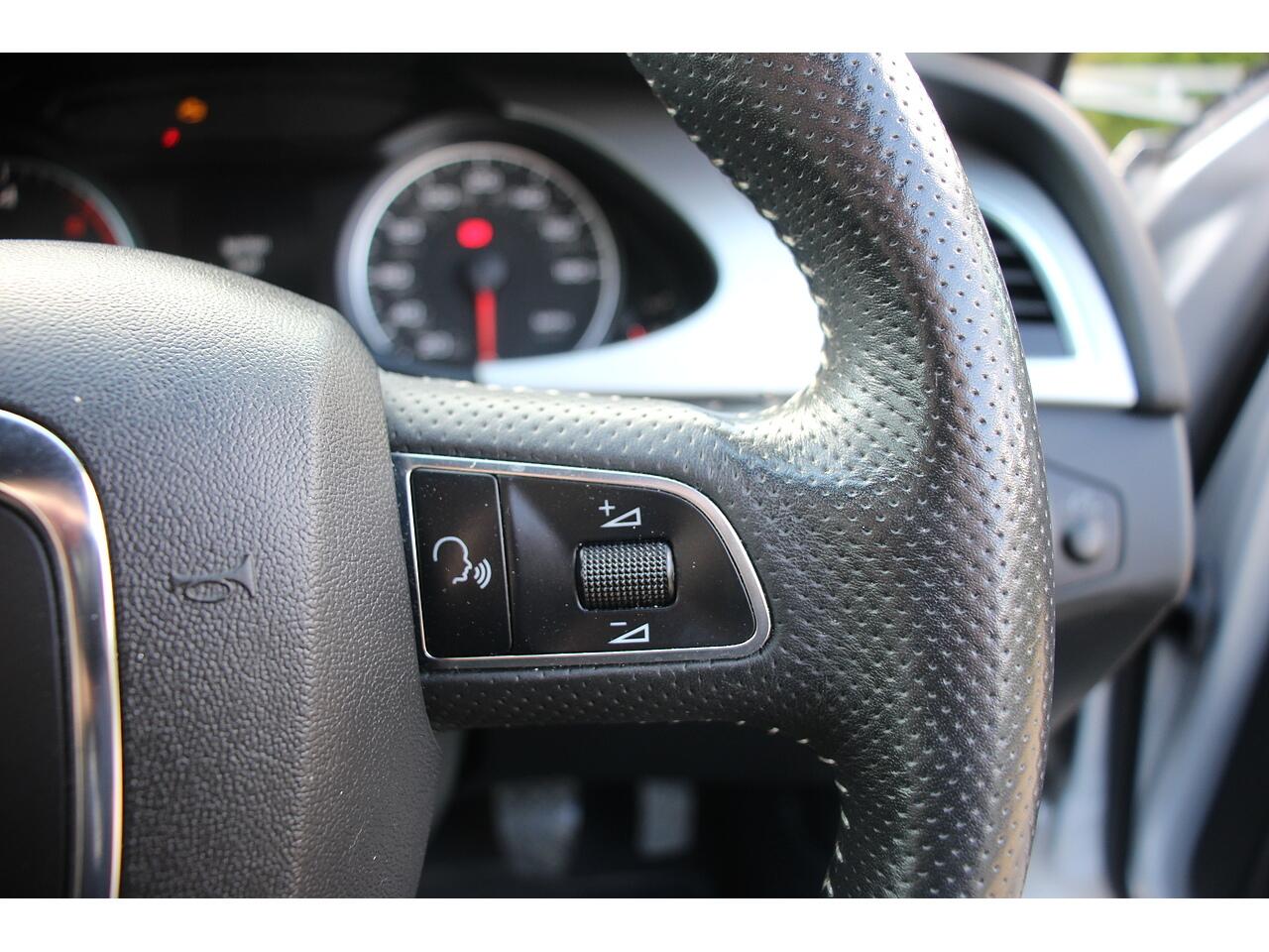Audi A4 view 14