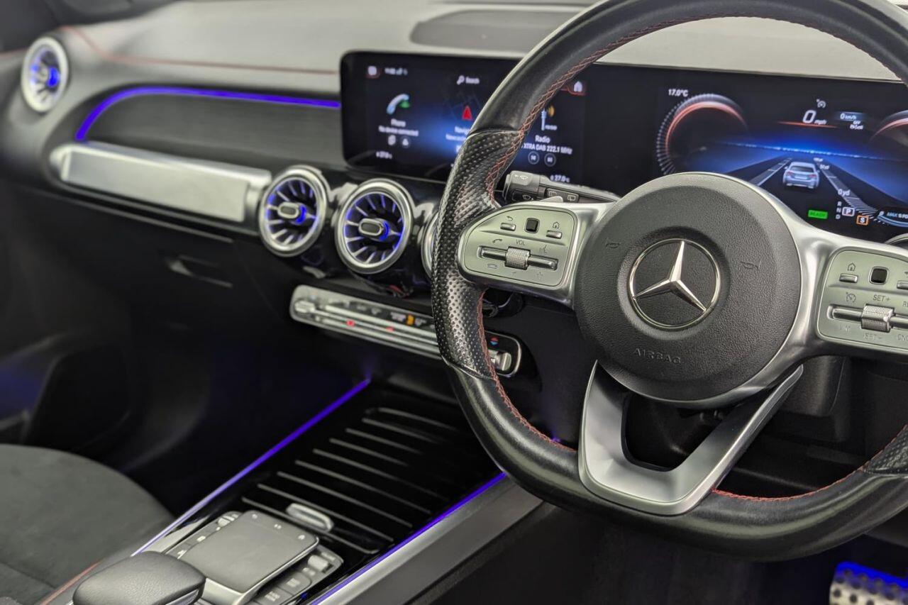 Mercedes-Benz Eqb view 41