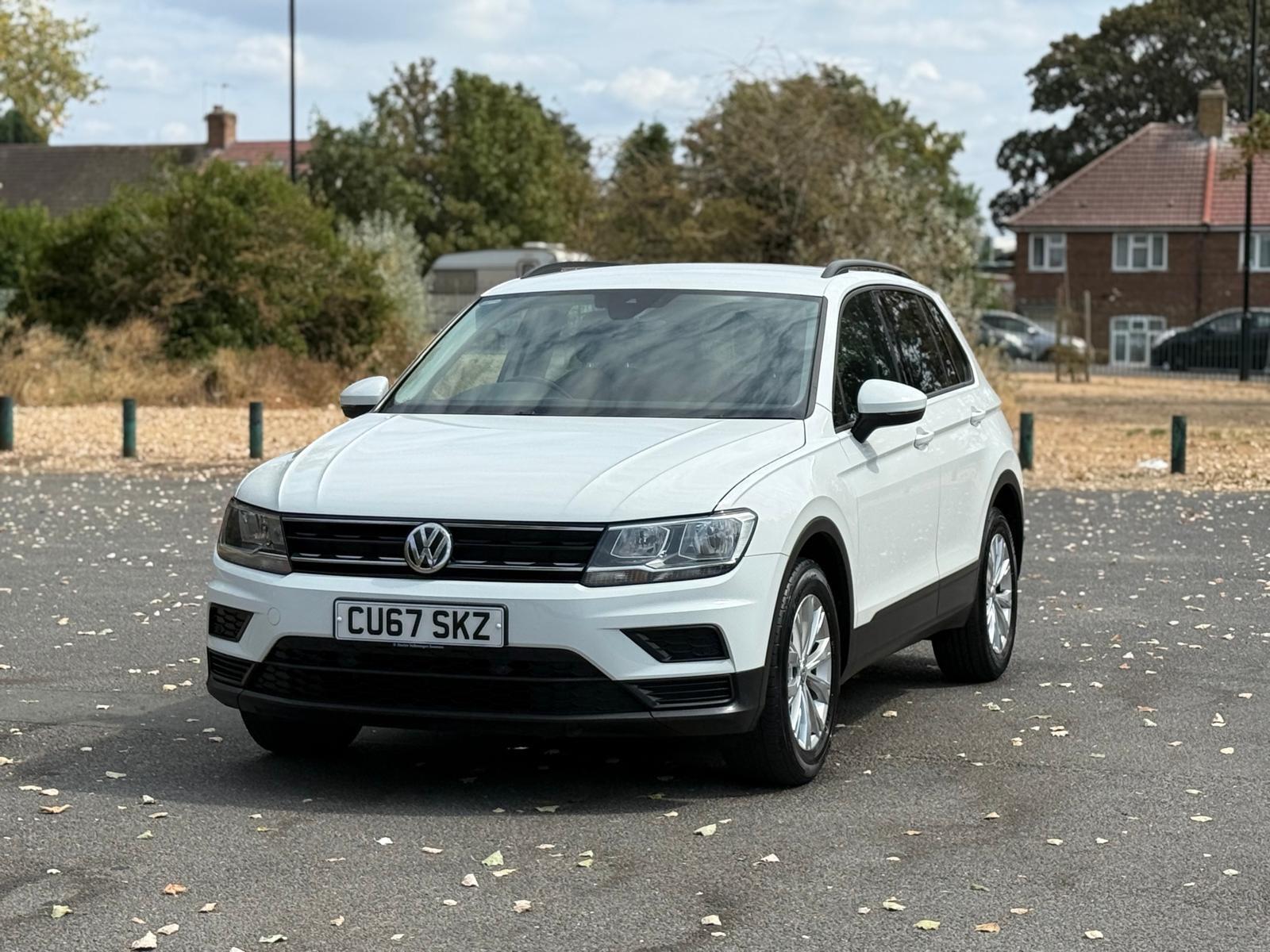 Volkswagen Tiguan view 4