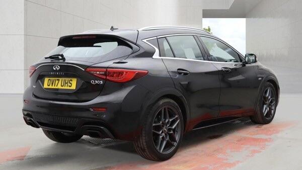 Infiniti Q30 view 2