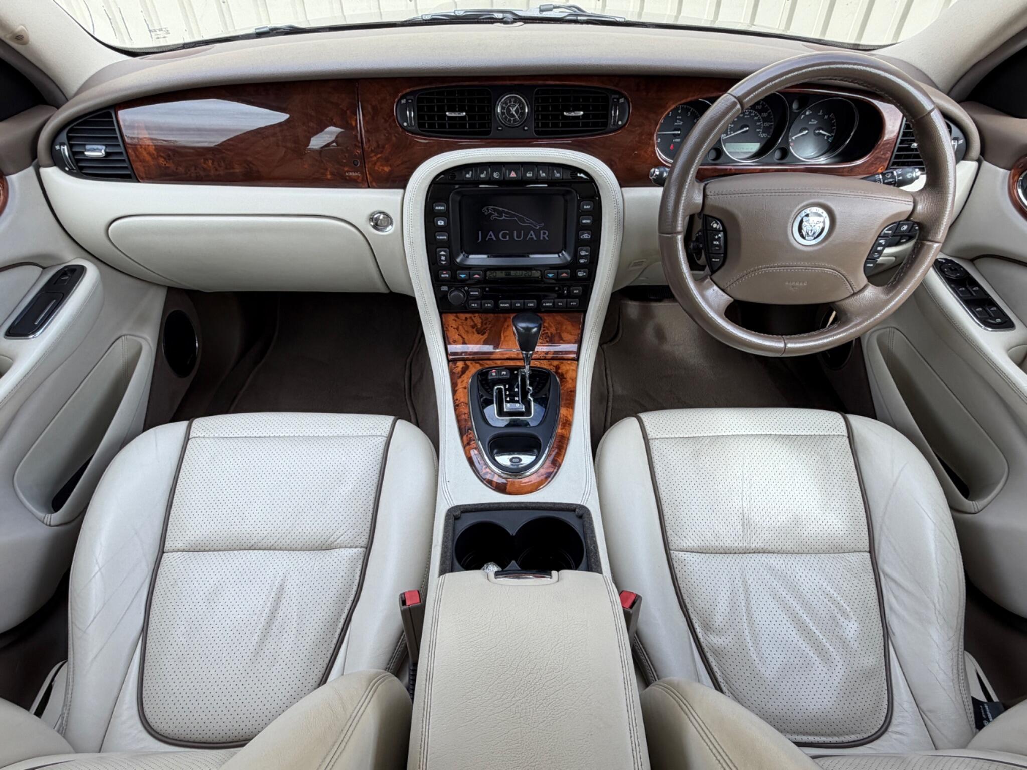 Jaguar XJ view 10
