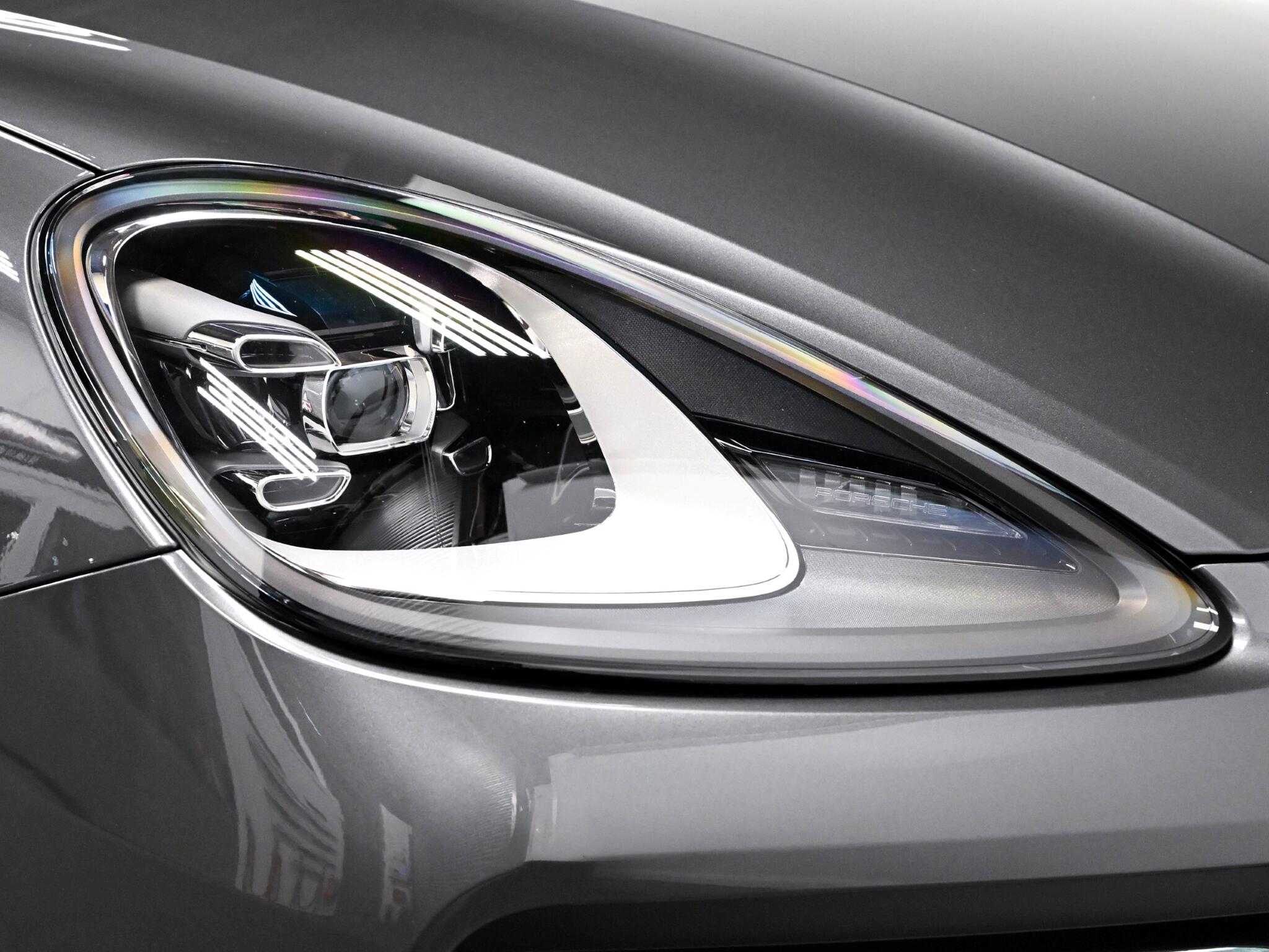 Porsche Cayenne view 7