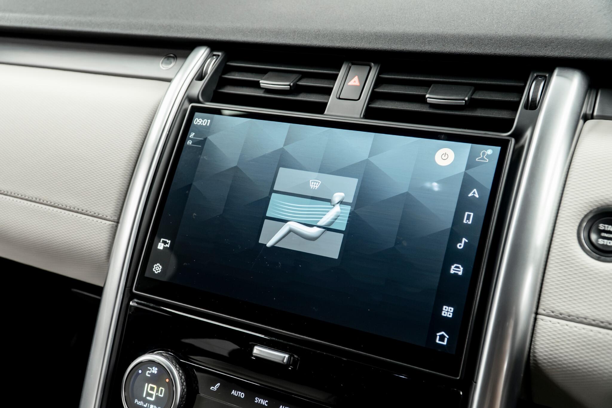 Land Rover Discovery view 30