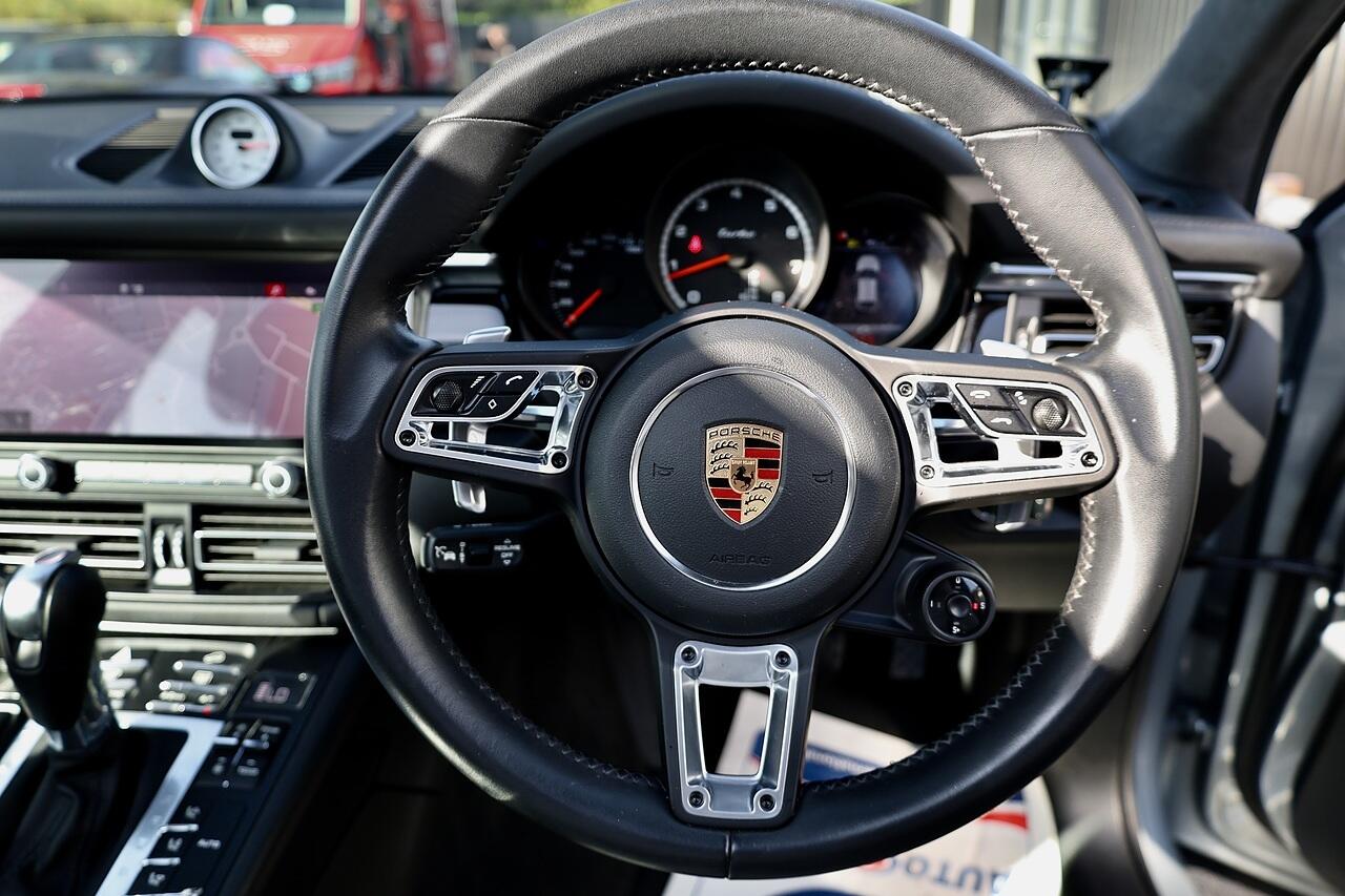 Porsche Macan view 37