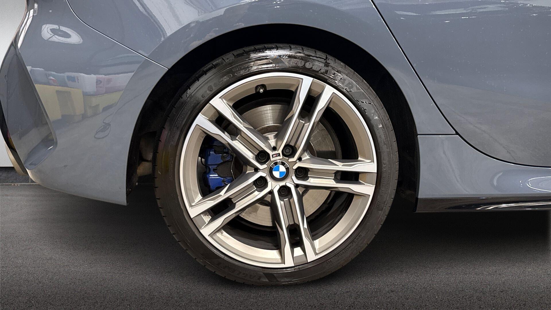BMW 1 Series view 14
