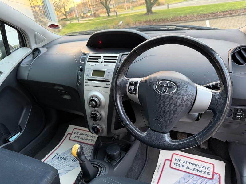 2007 Toyota Yaris image 13