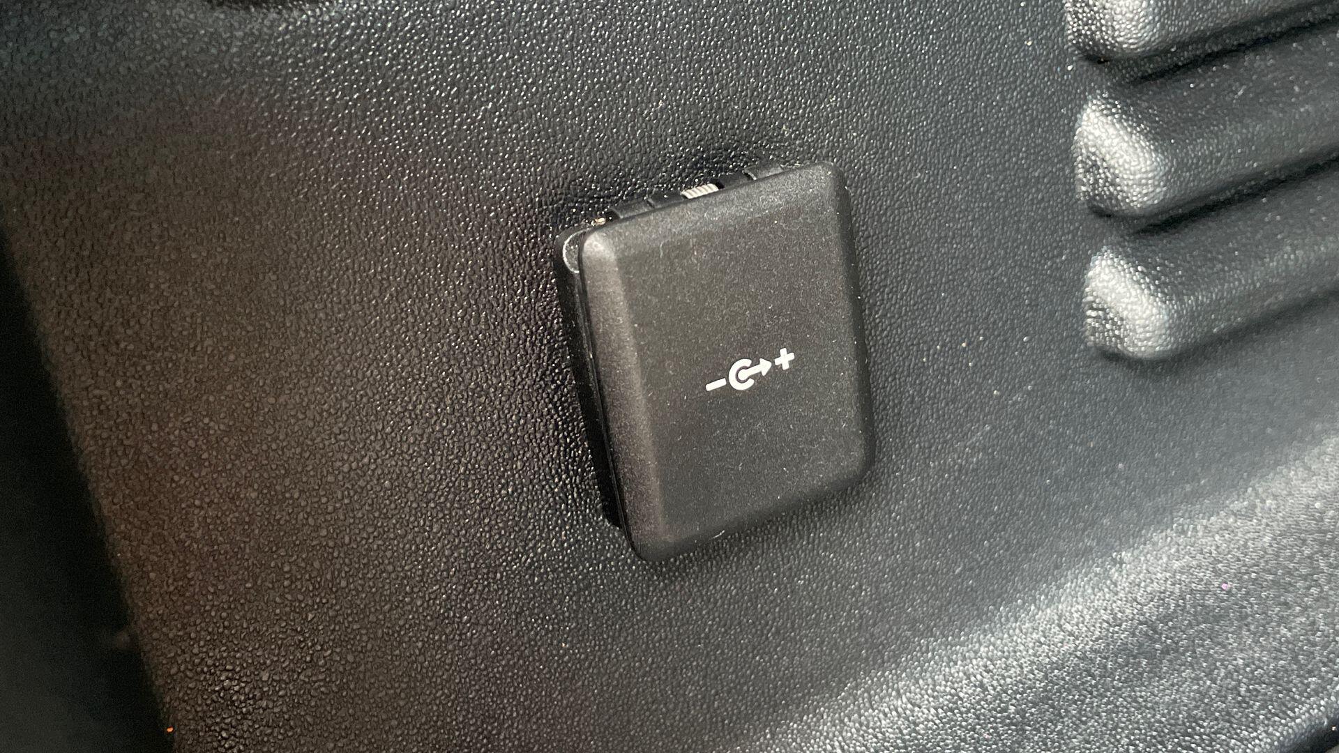Land Rover Defender view 27