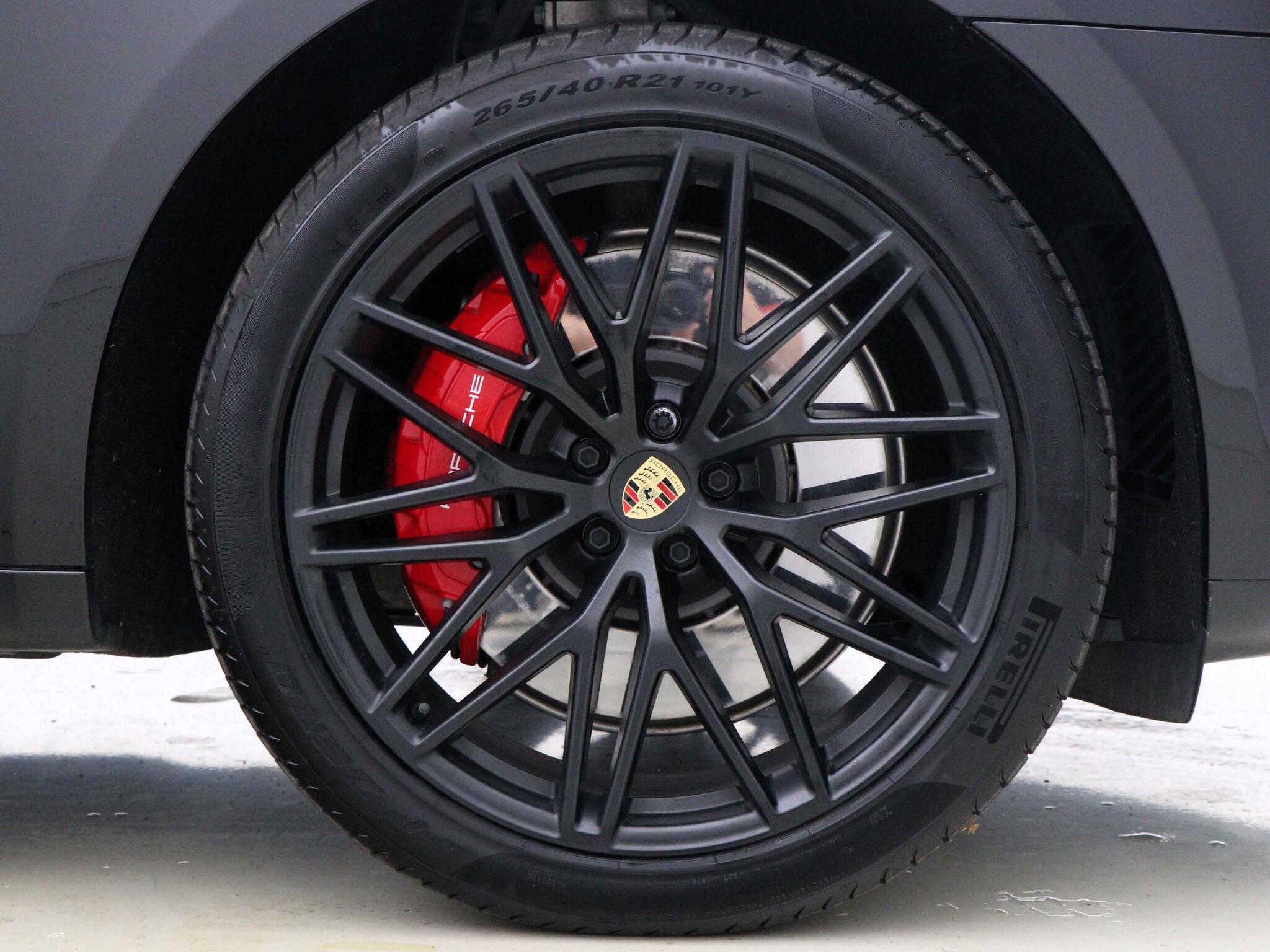 Porsche Macan view 4
