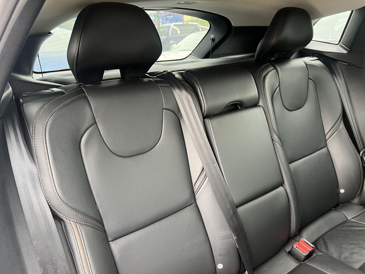 Volvo V40 Cross Country view 19