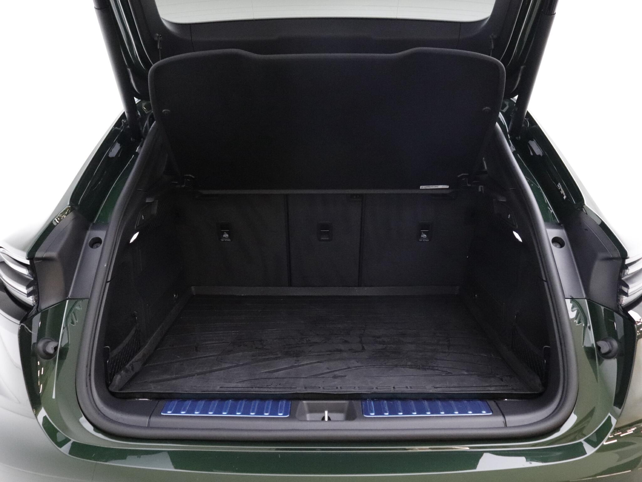 Porsche Macan view 19