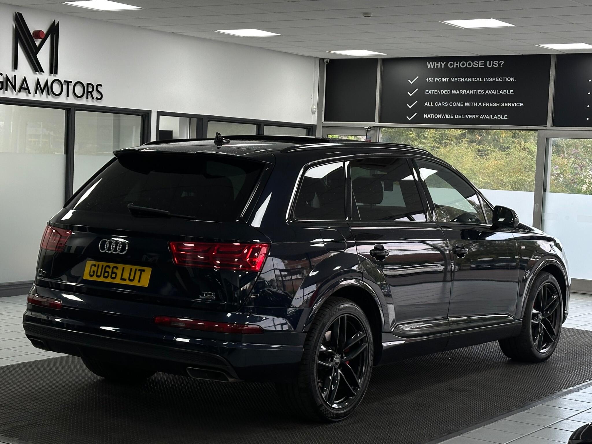 Audi Q7 view 14
