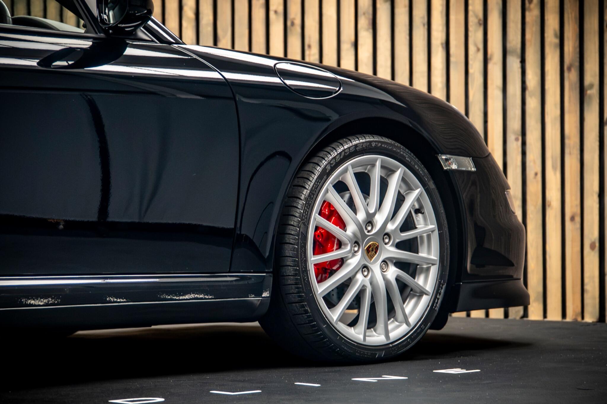 Porsche 911 view 14