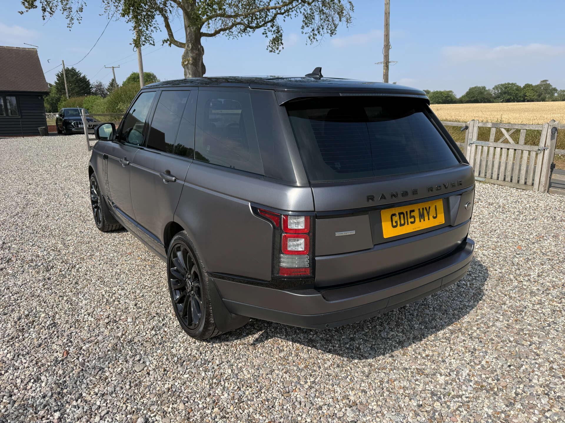 Land Rover Range Rover view 3