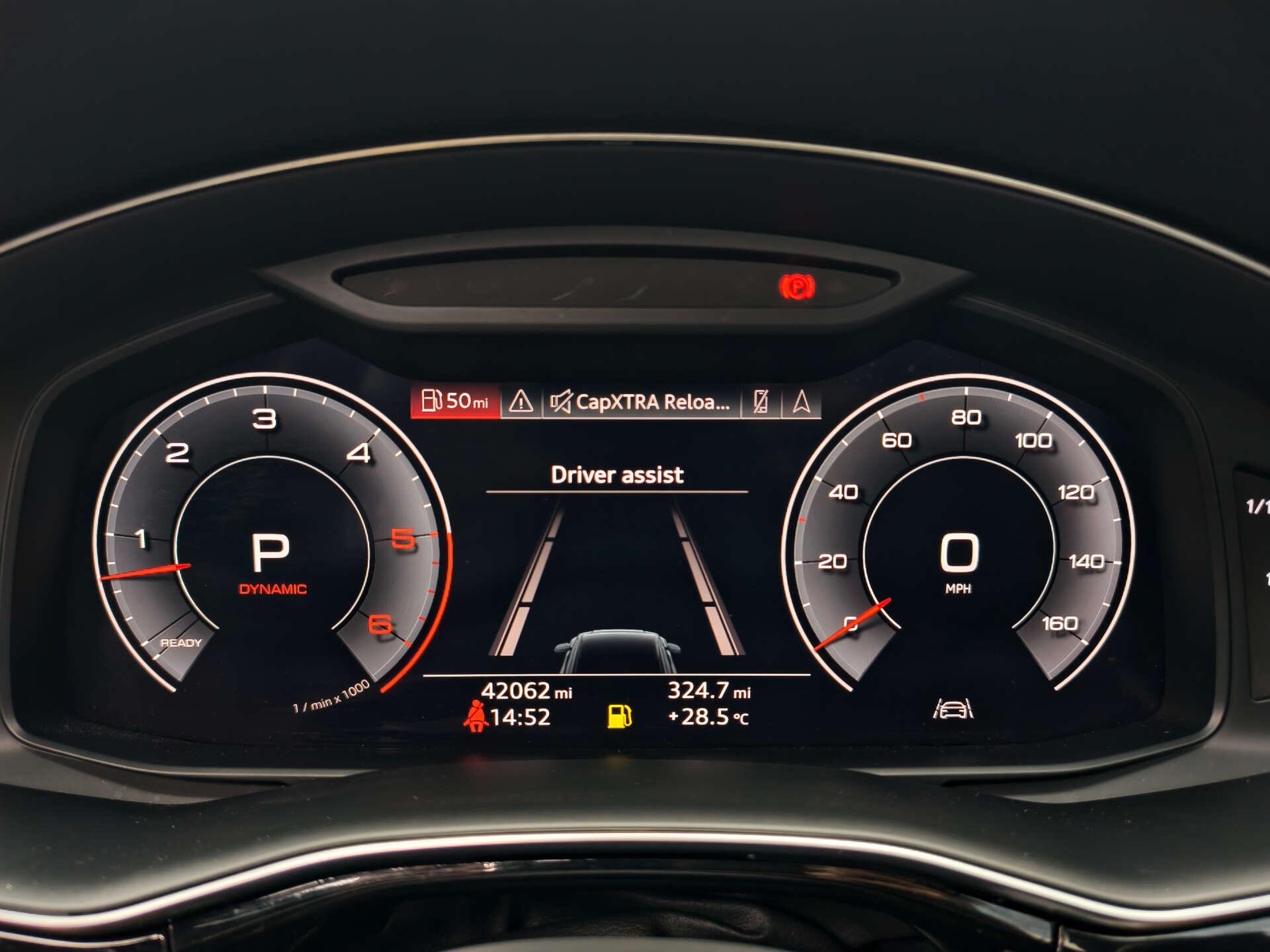 Audi Q8 view 34