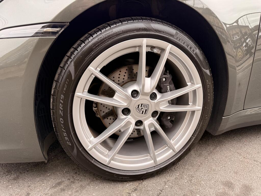 Porsche 911 view 24