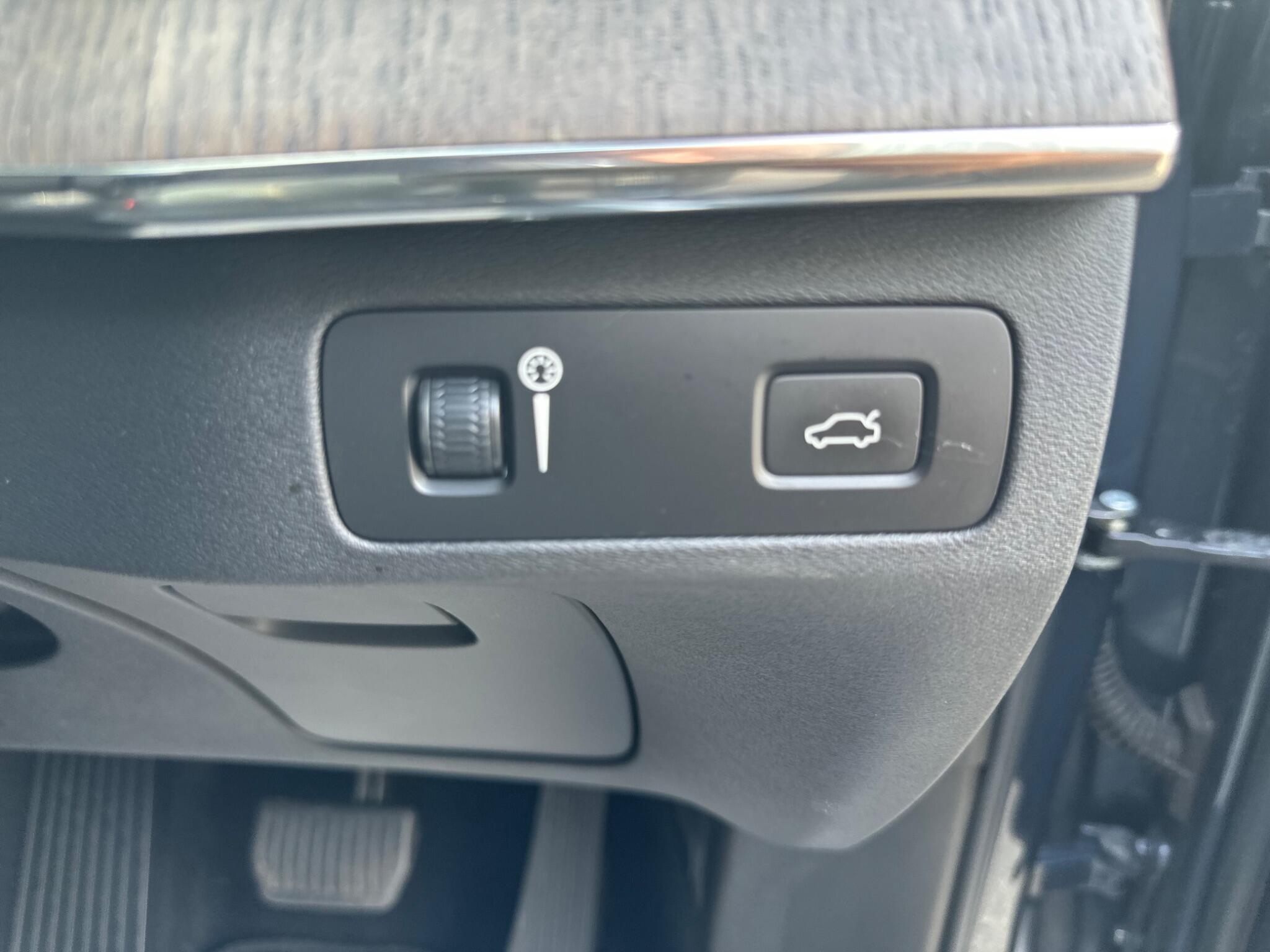 Volvo XC90 view 21