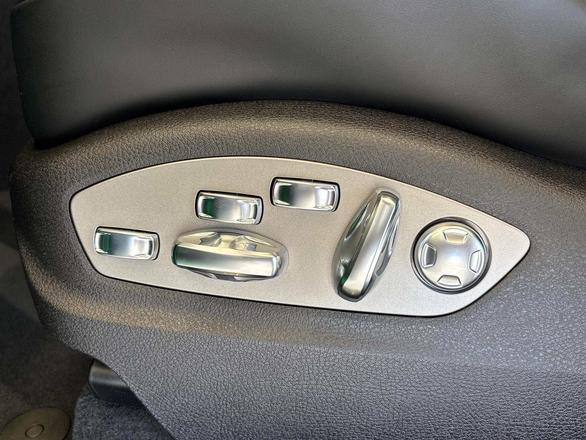 Porsche Macan view 34