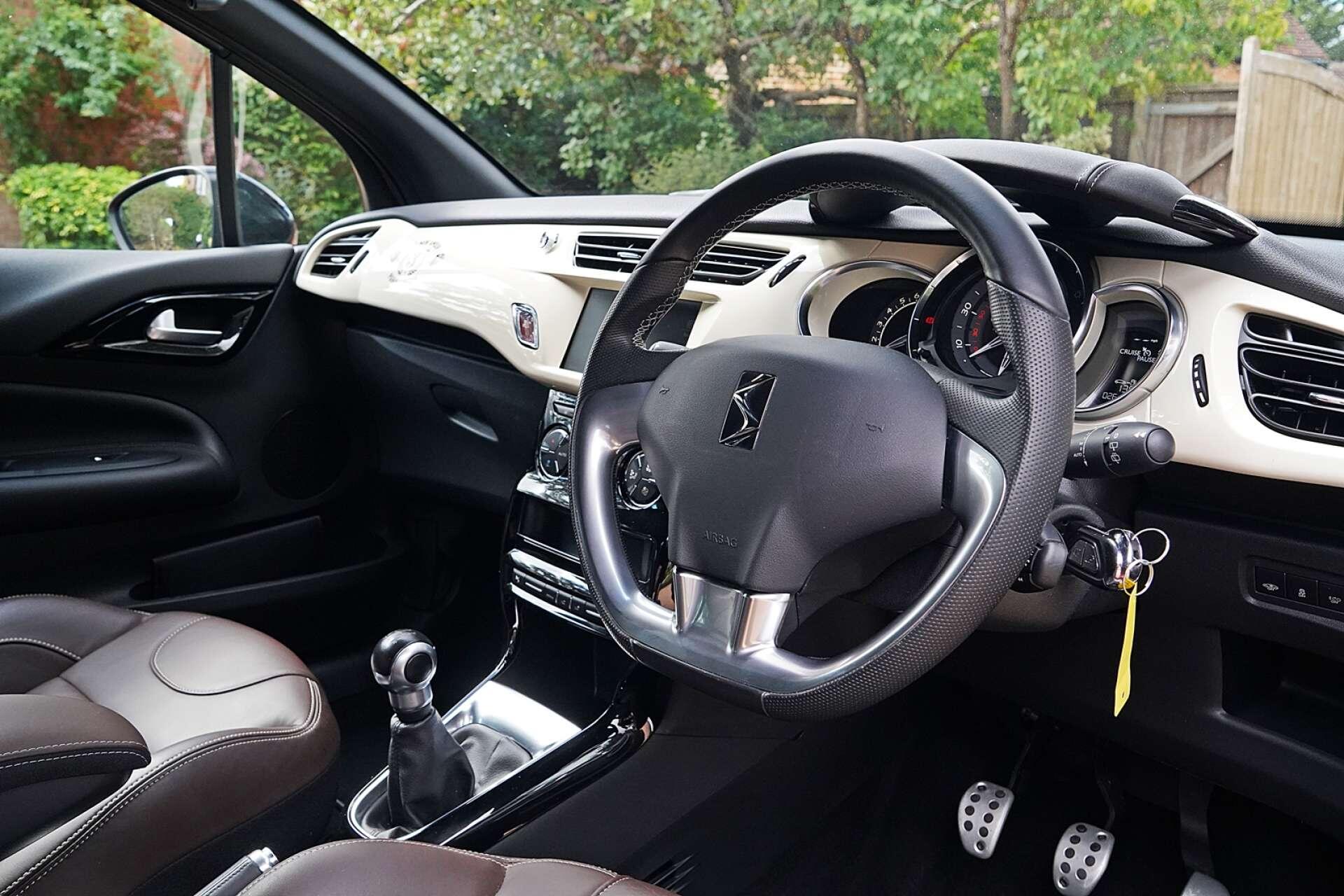DS Automobiles DS 3 view 19