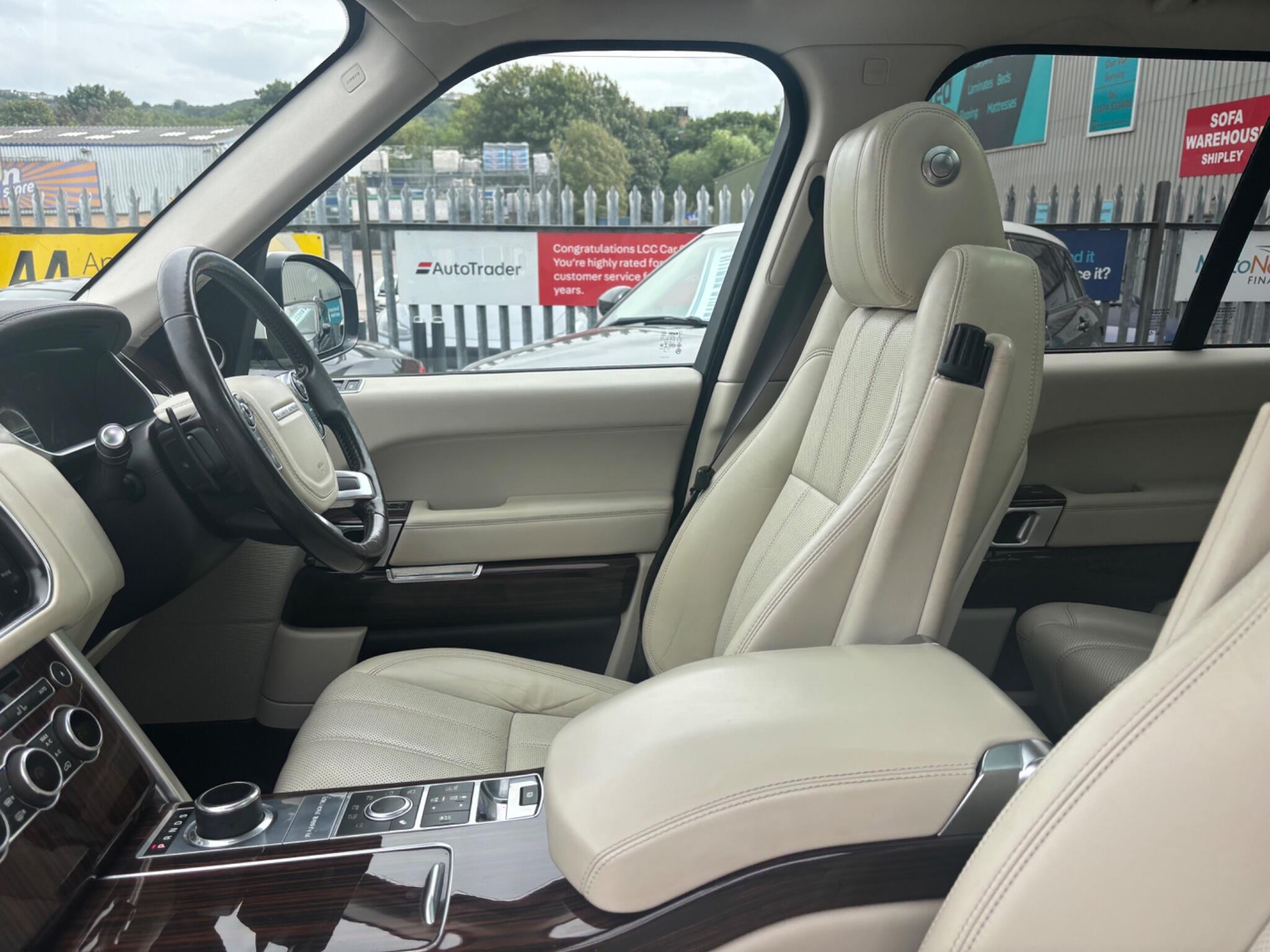Land Rover Range Rover view 16