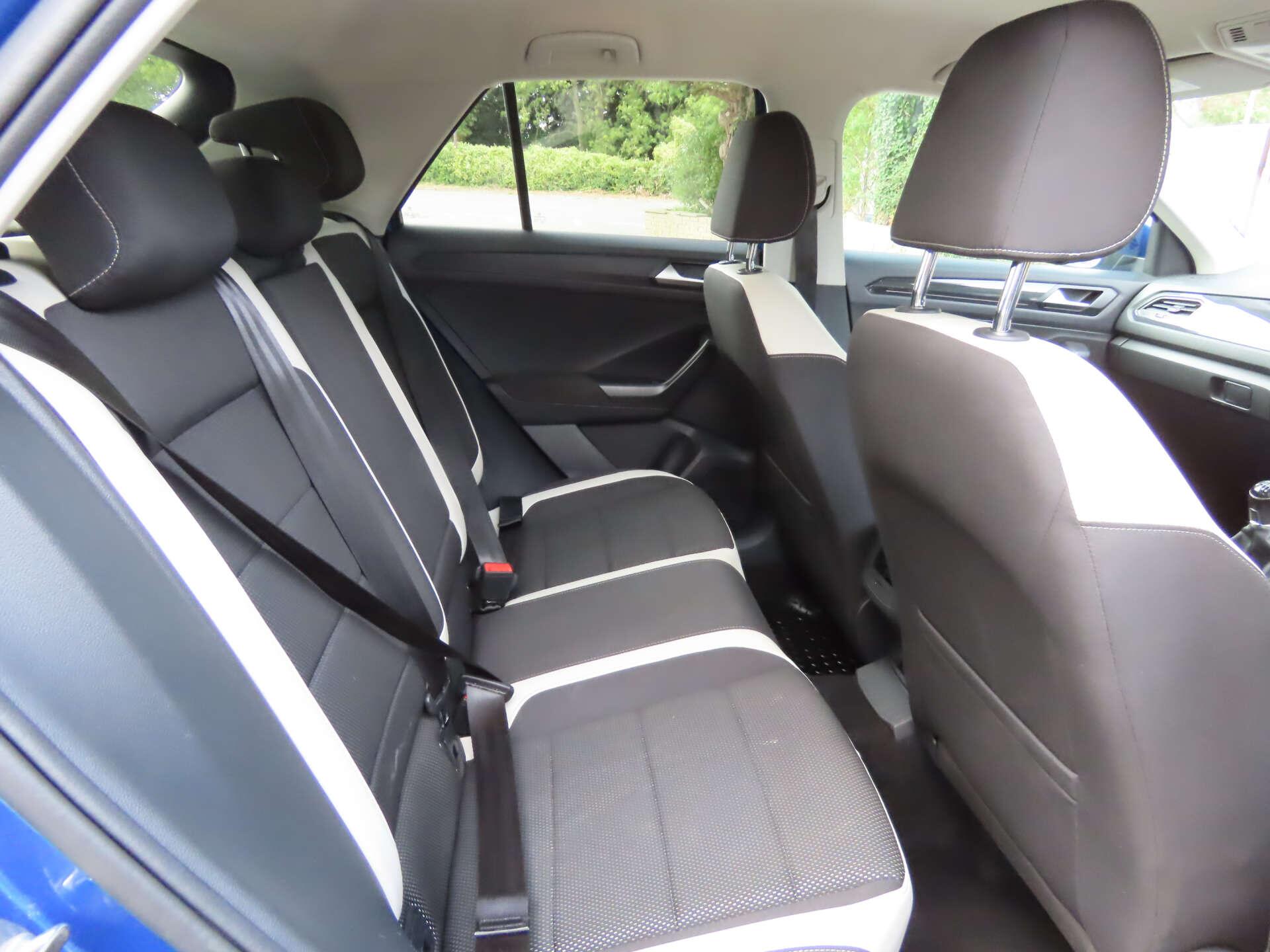 Volkswagen T-Roc view 10