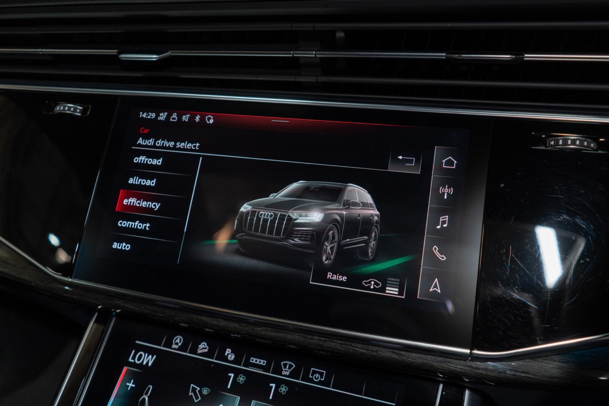 Audi SQ7 view 22
