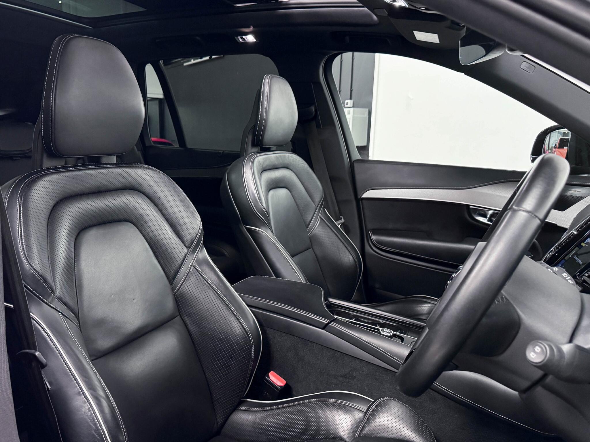 Volvo XC90 view 31
