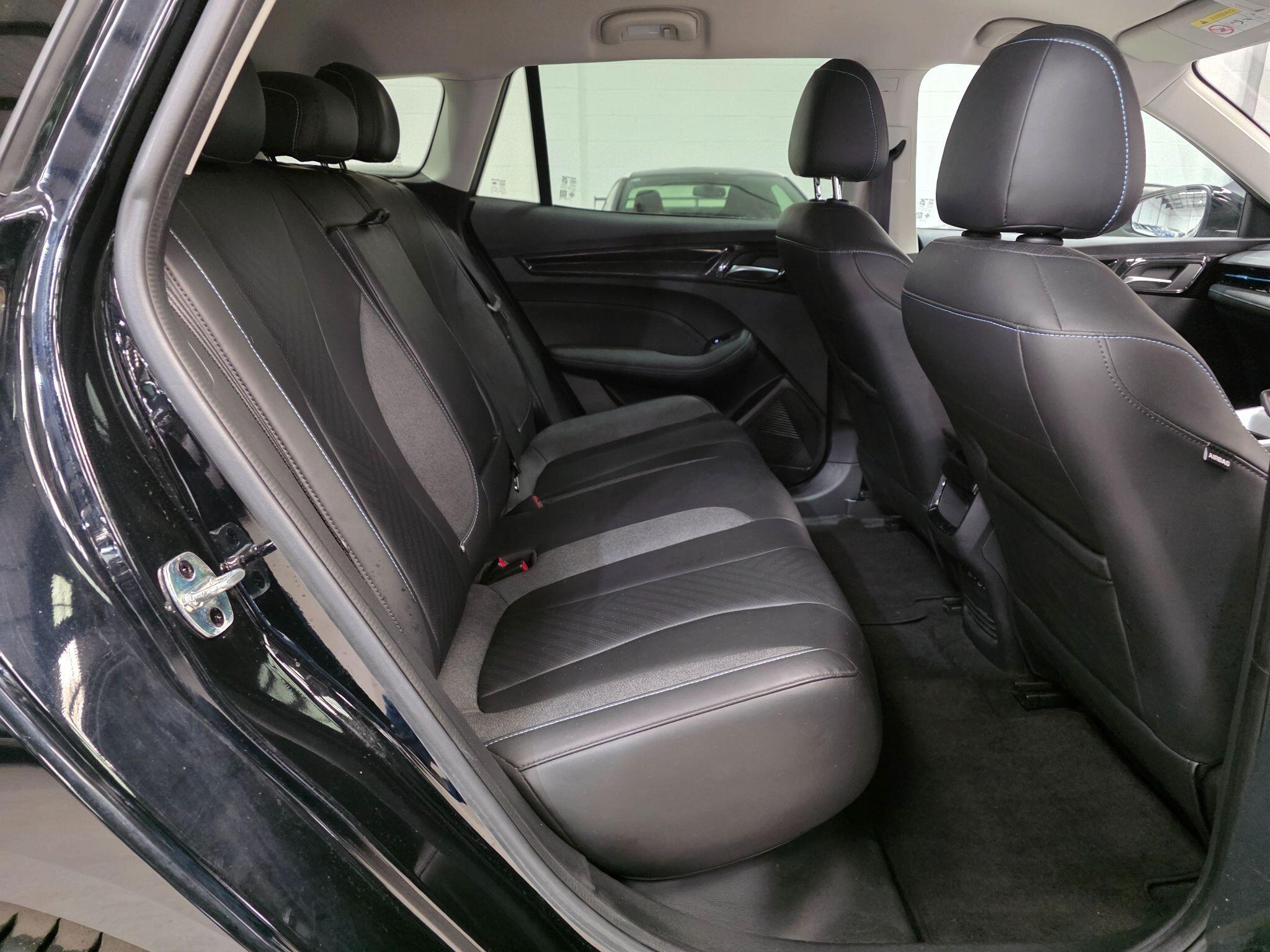 MG MG5 view 21