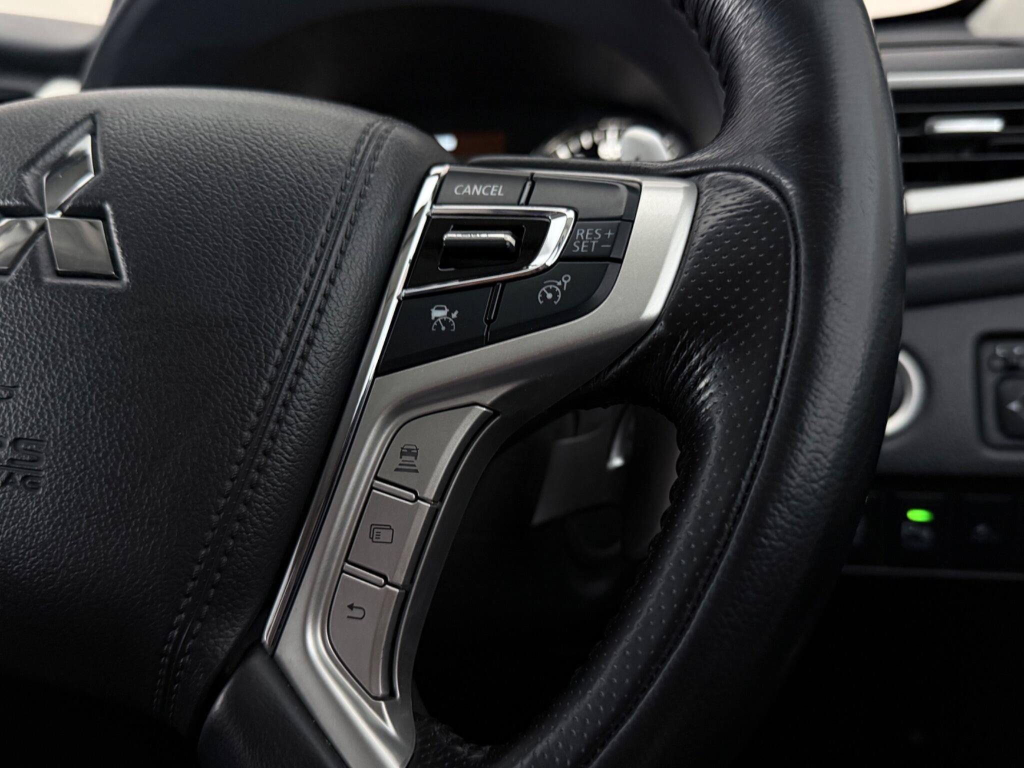 Mitsubishi Shogun Sport view 16