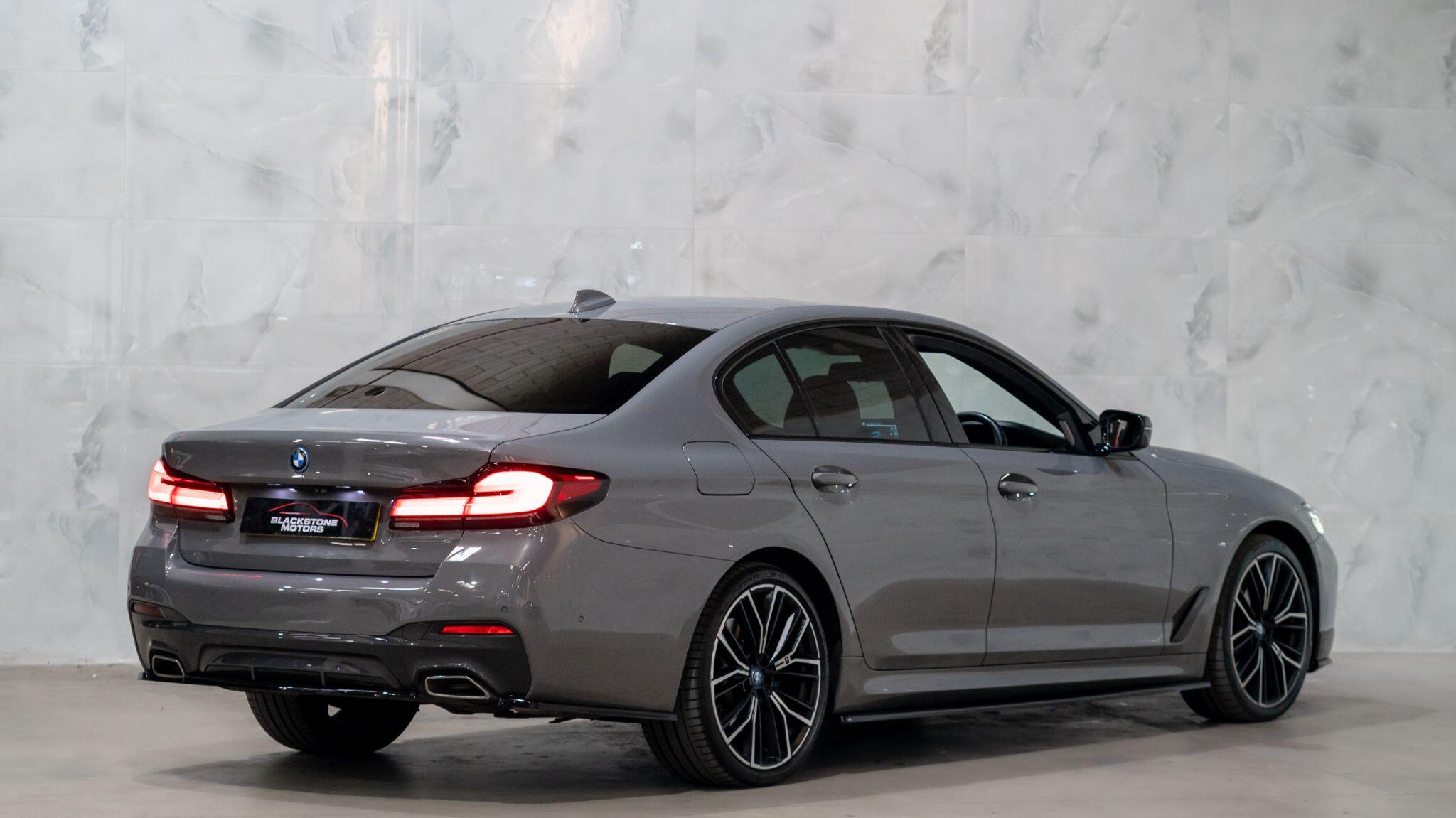 BMW 5 Series view 9