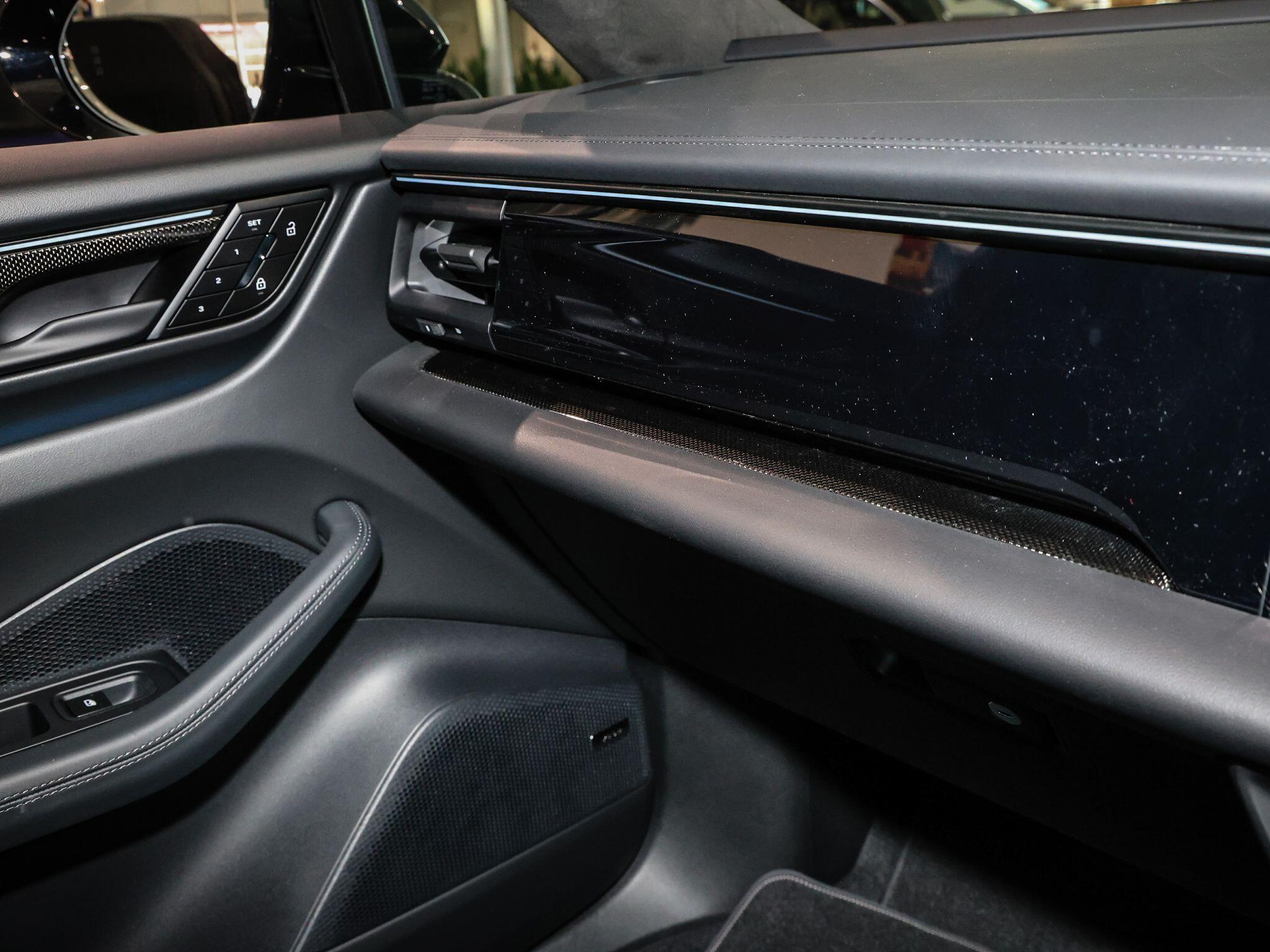 Porsche Macan view 24