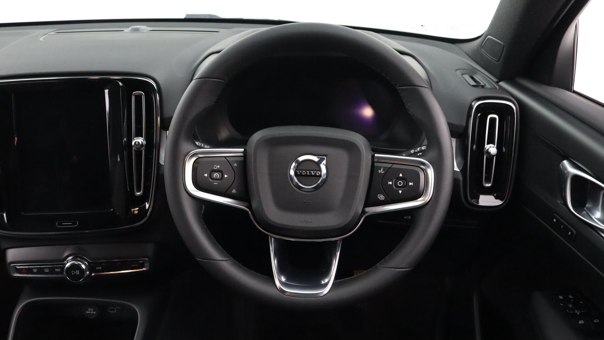Volvo XC40 view 10