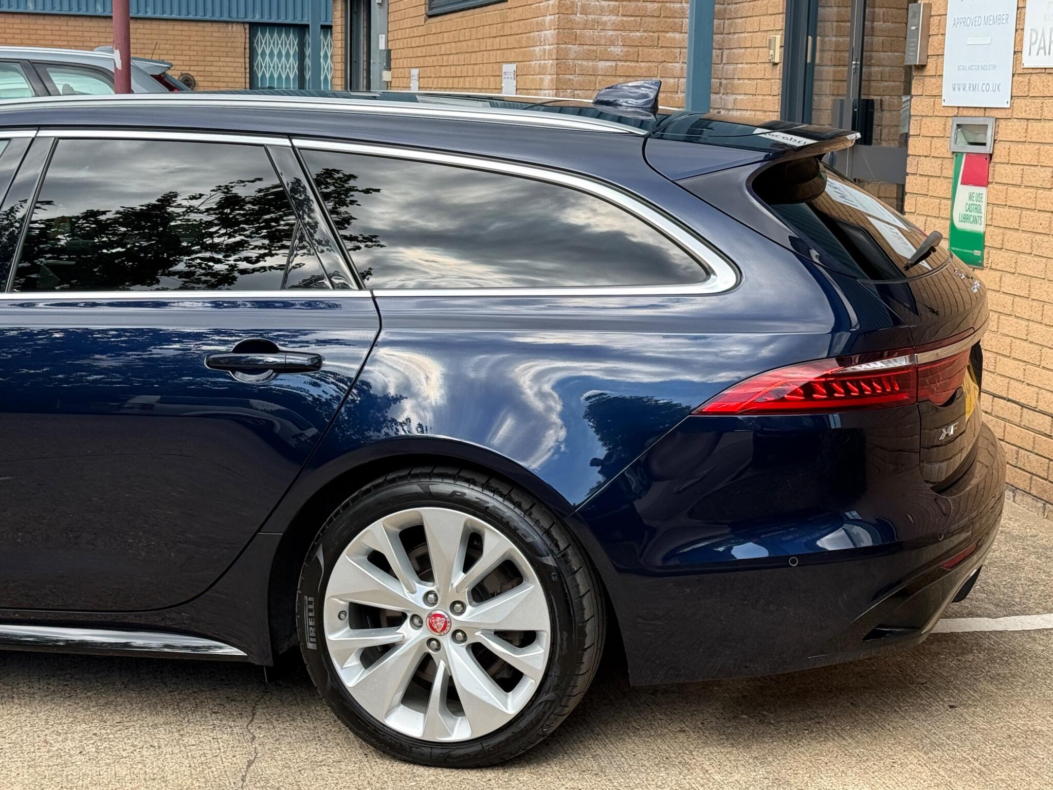 Jaguar XF view 4