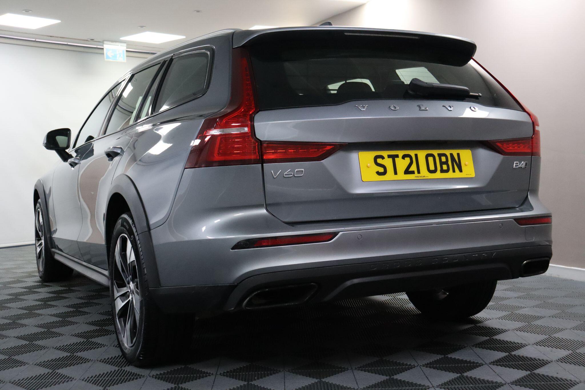 Volvo V60 Cross Country view 29