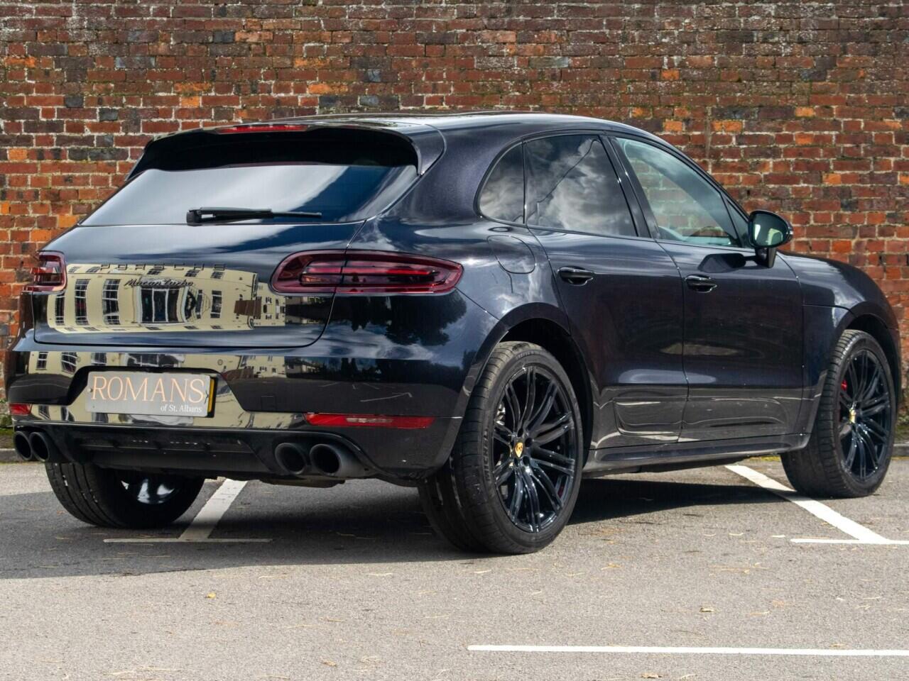 Porsche Macan view 3