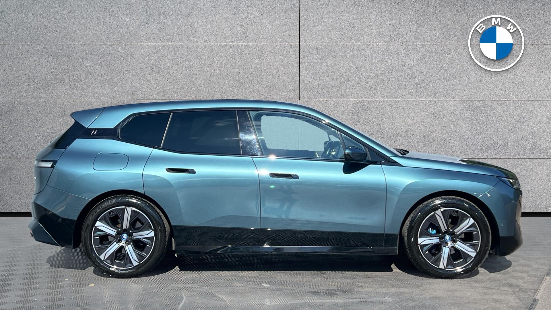 BMW Ix view 3