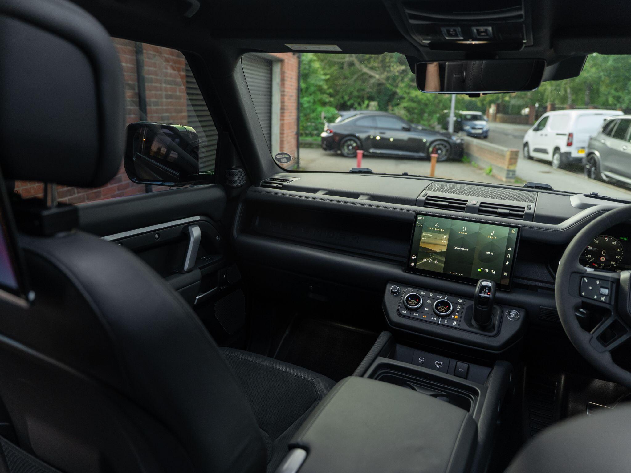Land Rover Defender view 40
