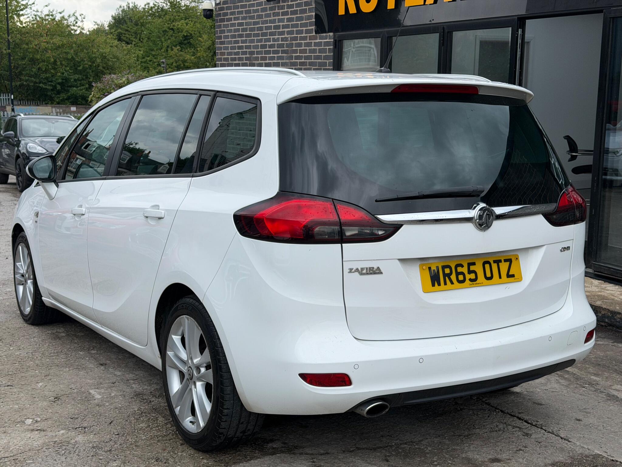 Vauxhall Zafira Tourer view 6
