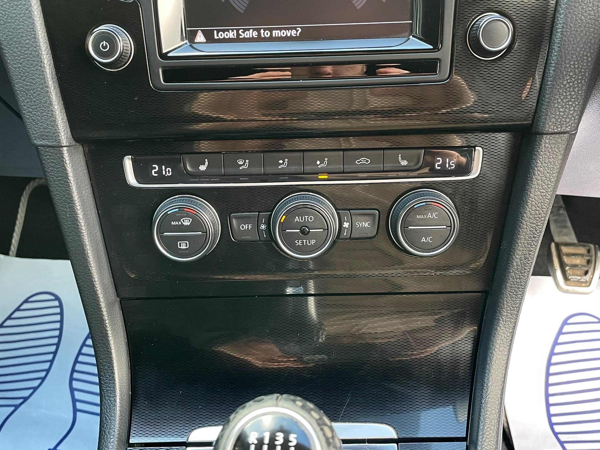 Volkswagen Golf view 32