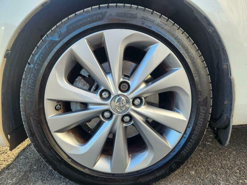 2014 Toyota Auris 1.8 VVT-h Excel Touring Sports CVT Euro 5 (s/s) 5dr • 104,000 miles image 21