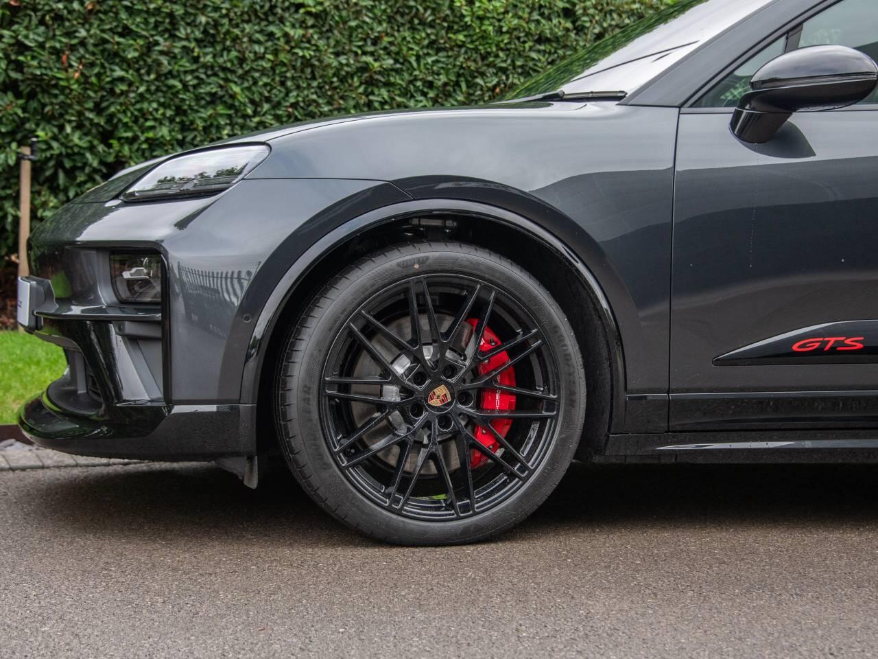 Porsche Macan view 16