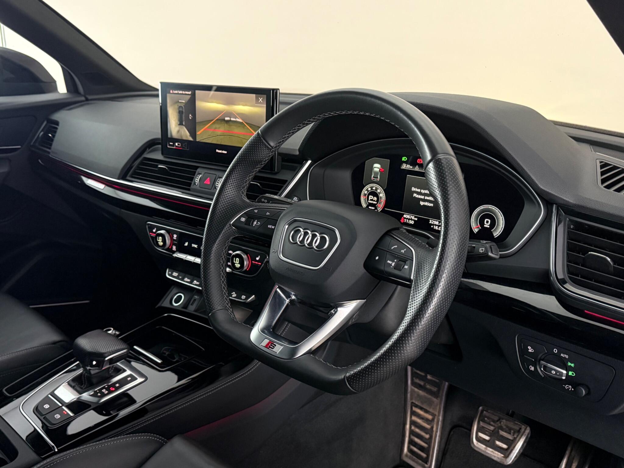 Audi Q5 view 3